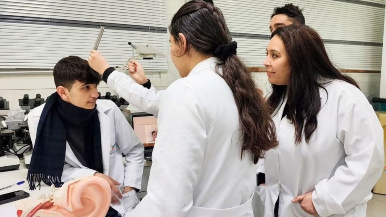  جلسات نوعية في مخابر المركز الوطني للمتميزين..  الطلبة ينفذون إختباري (رينيه - ويبر) للصوت  